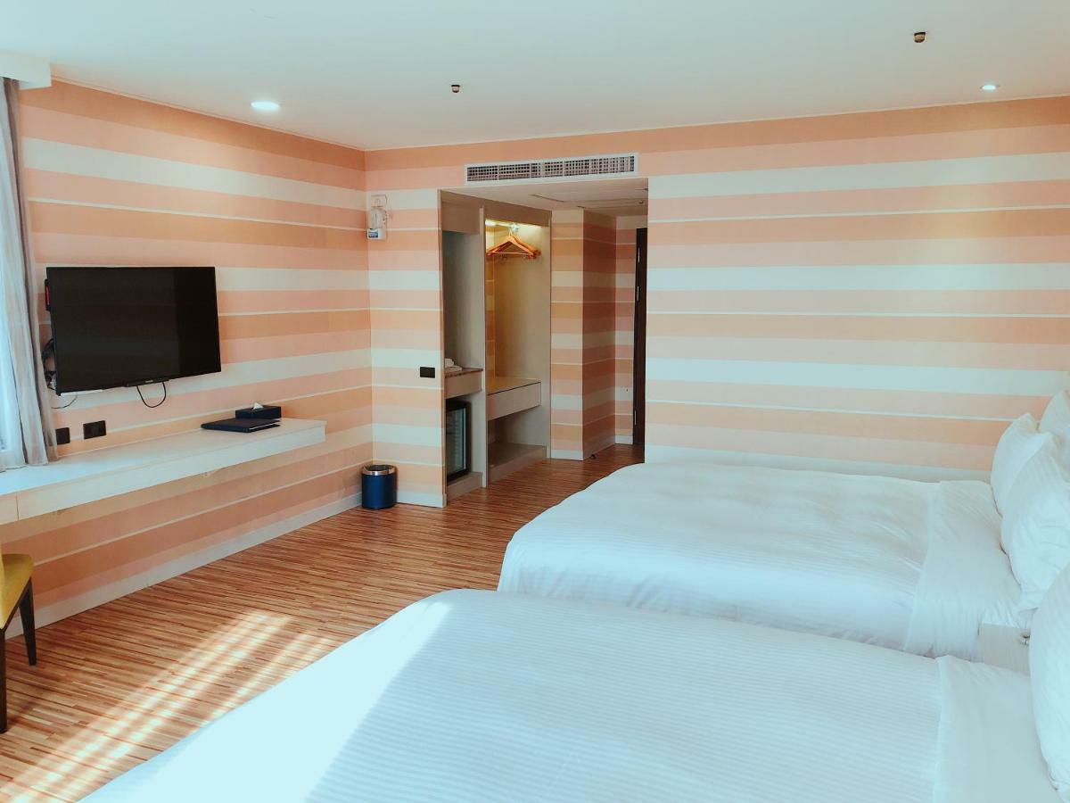 Wemeet Hotel Pingtung Extérieur photo