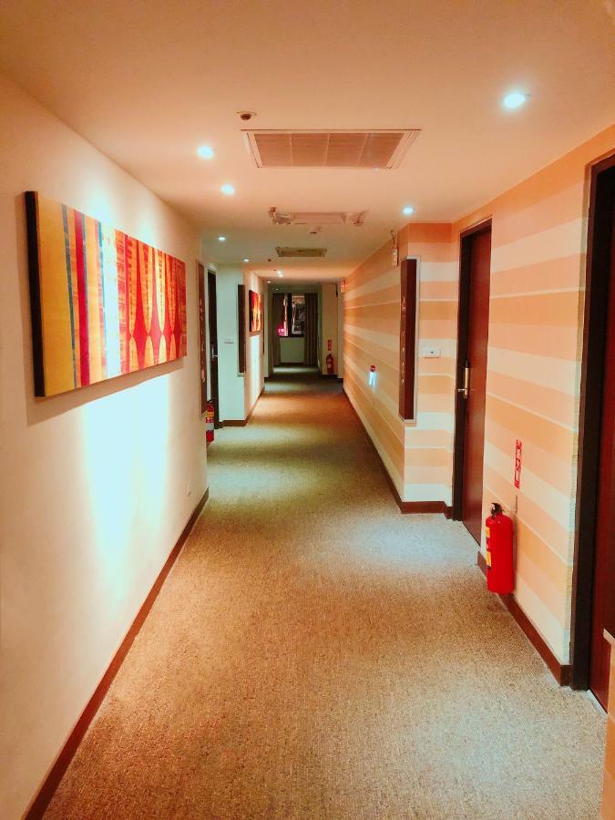 Wemeet Hotel Pingtung Extérieur photo